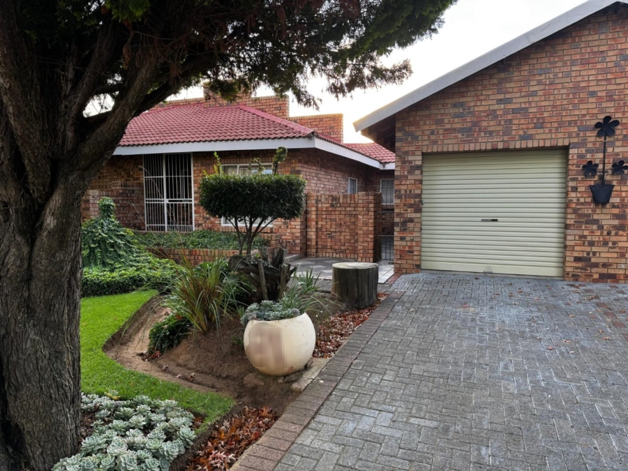 To Let 4 Bedroom Property for Rent in La Provance Free State